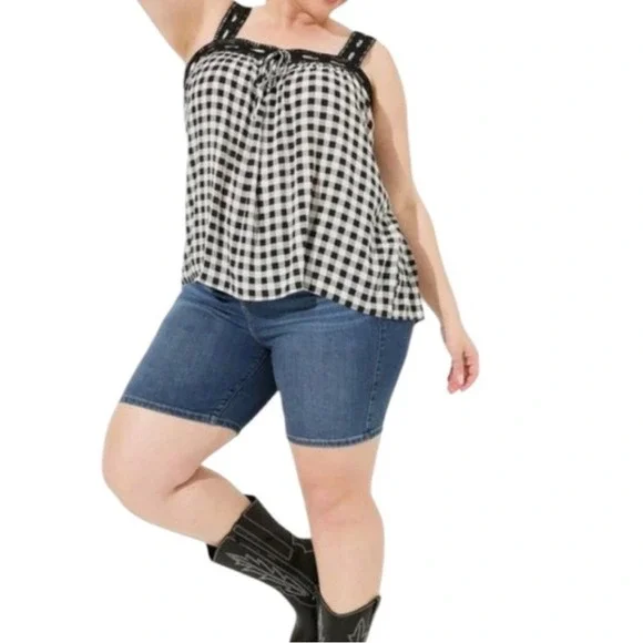 Torrid Gingham and Lace Sweatheart Swing Cami Top - Picture 2 of 8